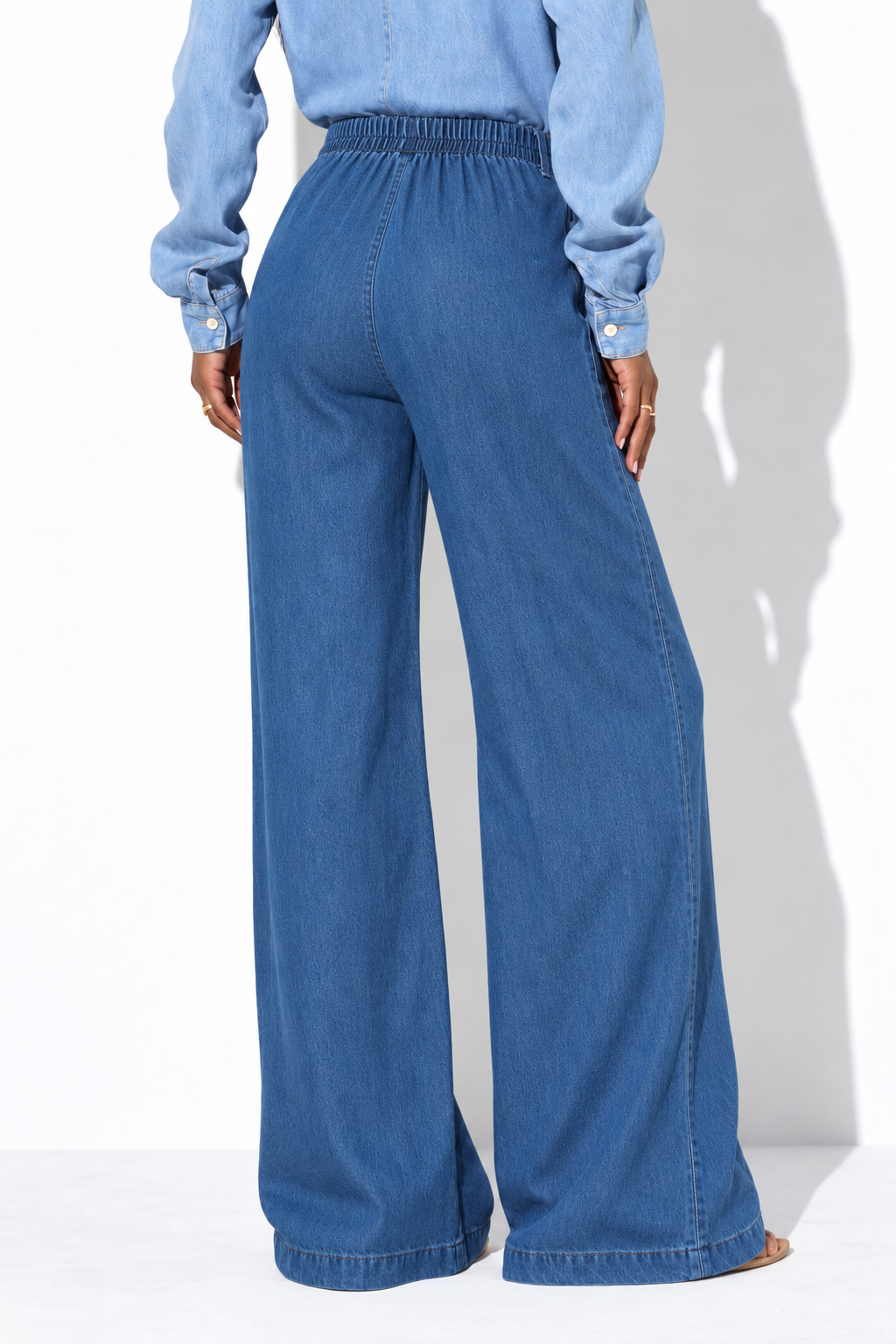 Conjunto Celeste Aura – Estilo y Distinción